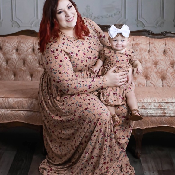 Mommy and me floral dresses - Picture 4 of 4